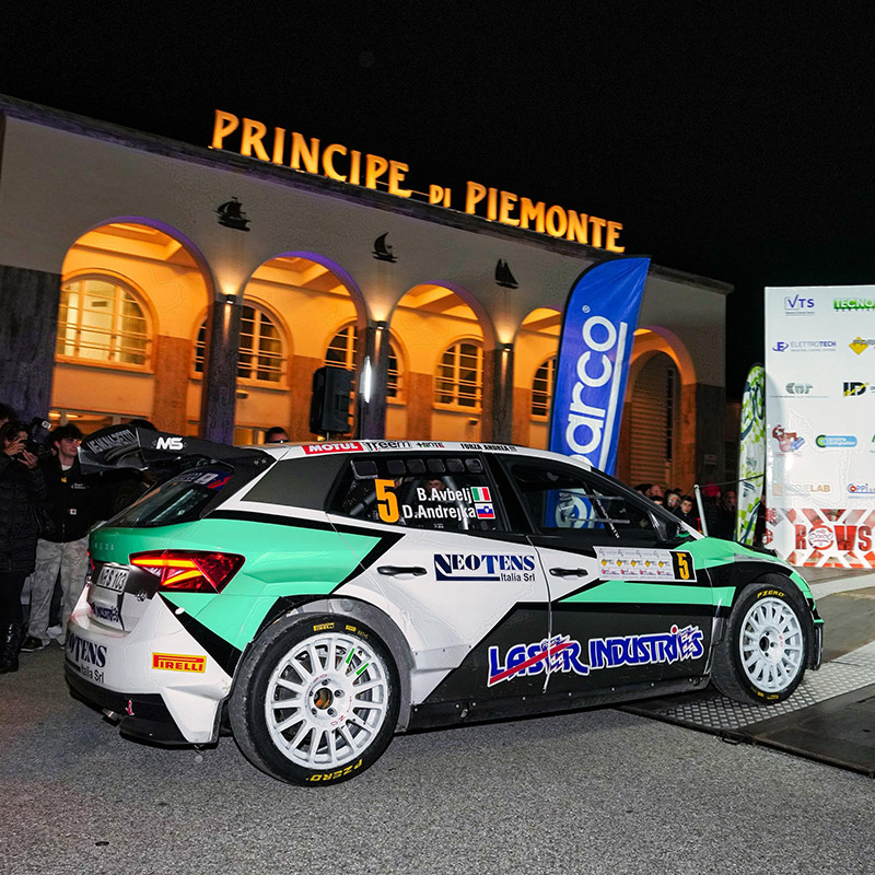 eventi-mcs_0004_macchina rally + palco